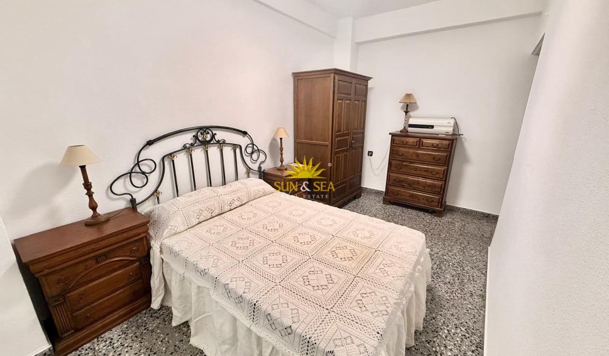 4 bedroom Apartment for rent in Alicante / Alacant city - € 1,300 (Ref: 10057202)
