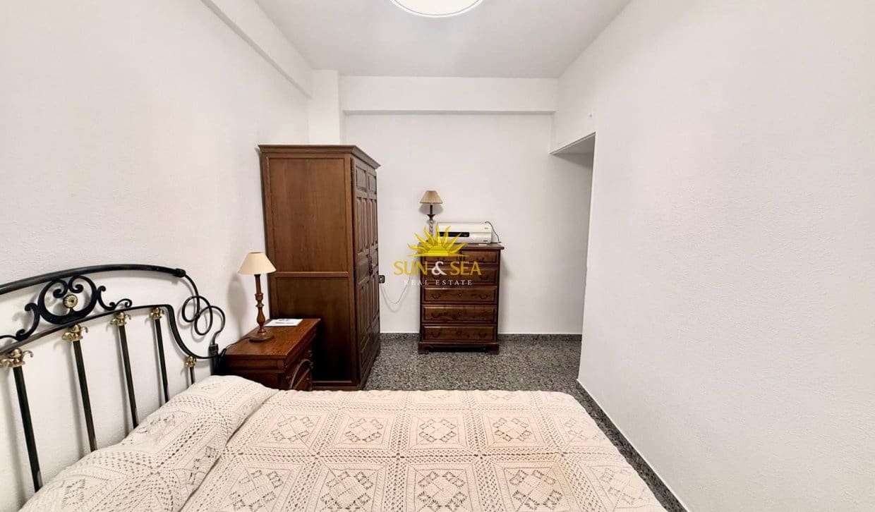 4 bedroom Apartment for rent in Alicante / Alacant city - € 1,300 (Ref: 10057202)