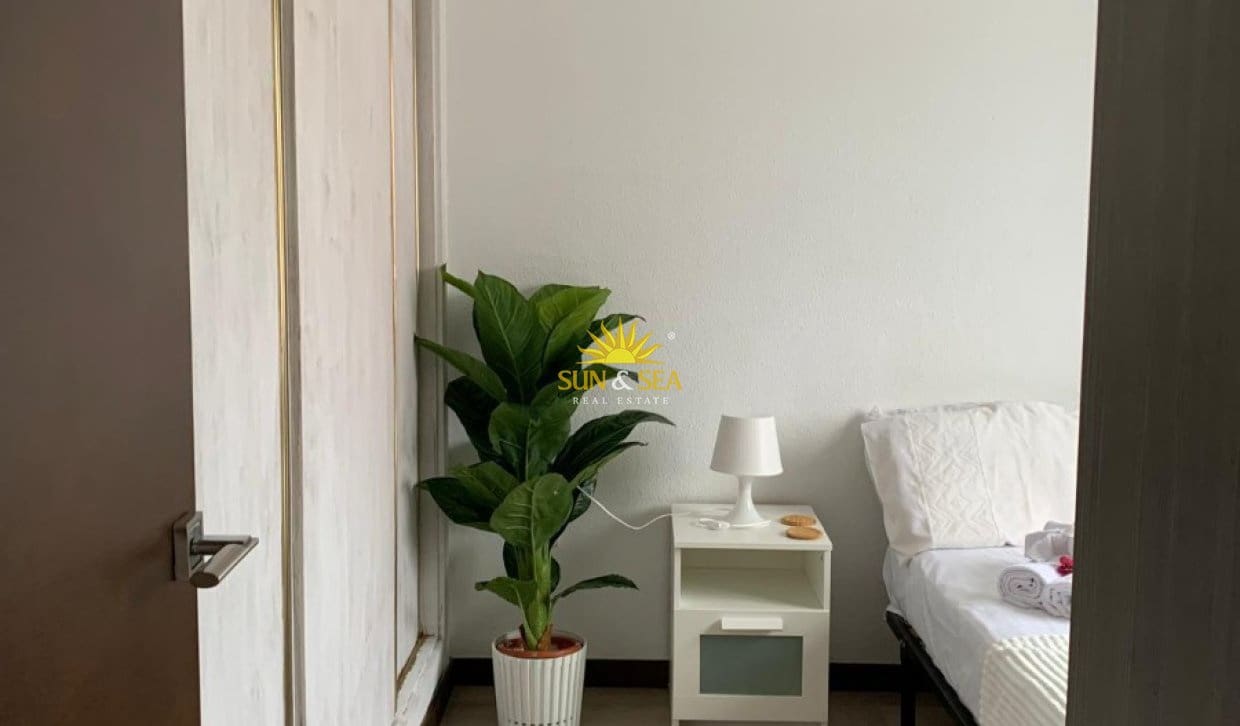 1 soverom Leilighet til leie i Torrevieja med garasje - € 700 (Ref: 10057652)