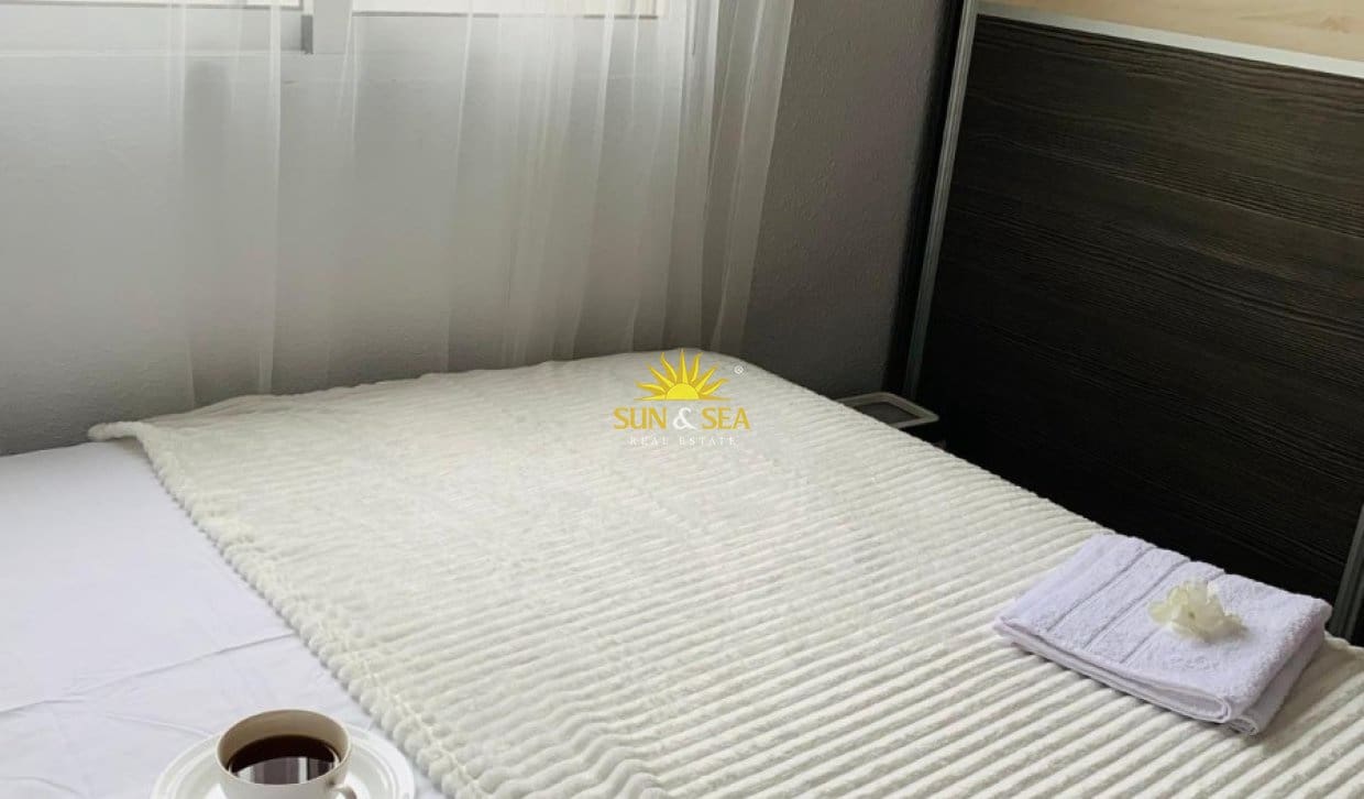 1 soverom Leilighet til leie i Torrevieja med garasje - € 700 (Ref: 10057652)