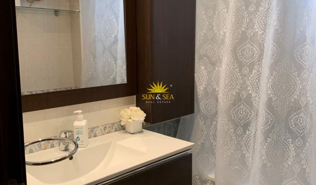 1 soverom Leilighet til leie i Torrevieja med garasje - € 700 (Ref: 10057652)