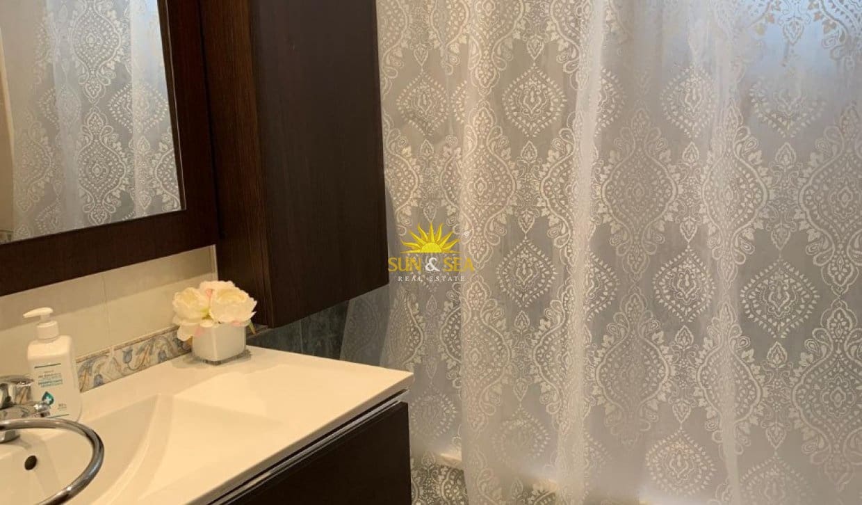 1 soverom Leilighet til leie i Torrevieja med garasje - € 700 (Ref: 10057652)