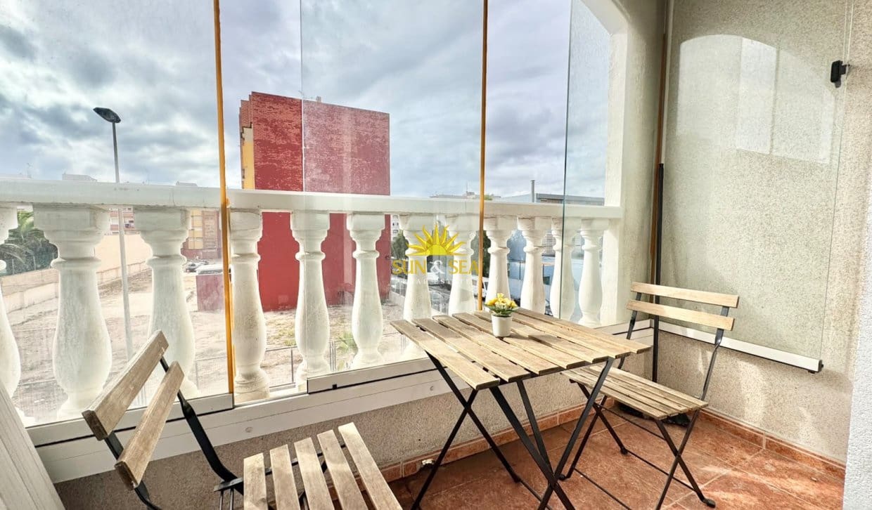 1 soverom Leilighet til leie i Torrevieja med garasje - € 700 (Ref: 10057652)