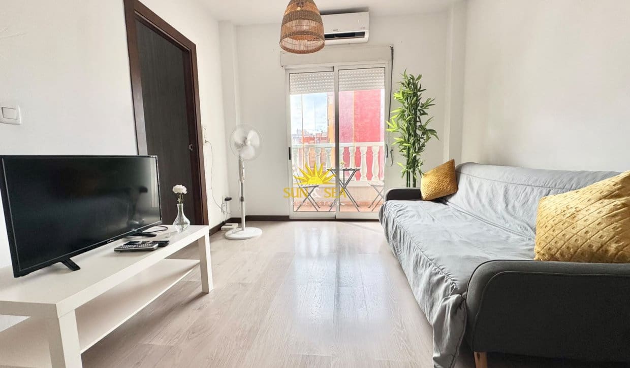 1 soverom Leilighet til leie i Torrevieja med garasje - € 700 (Ref: 10057652)