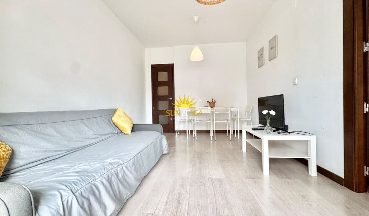 1 soverom Leilighet til leie i Torrevieja med garasje - € 700 (Ref: 10057652)