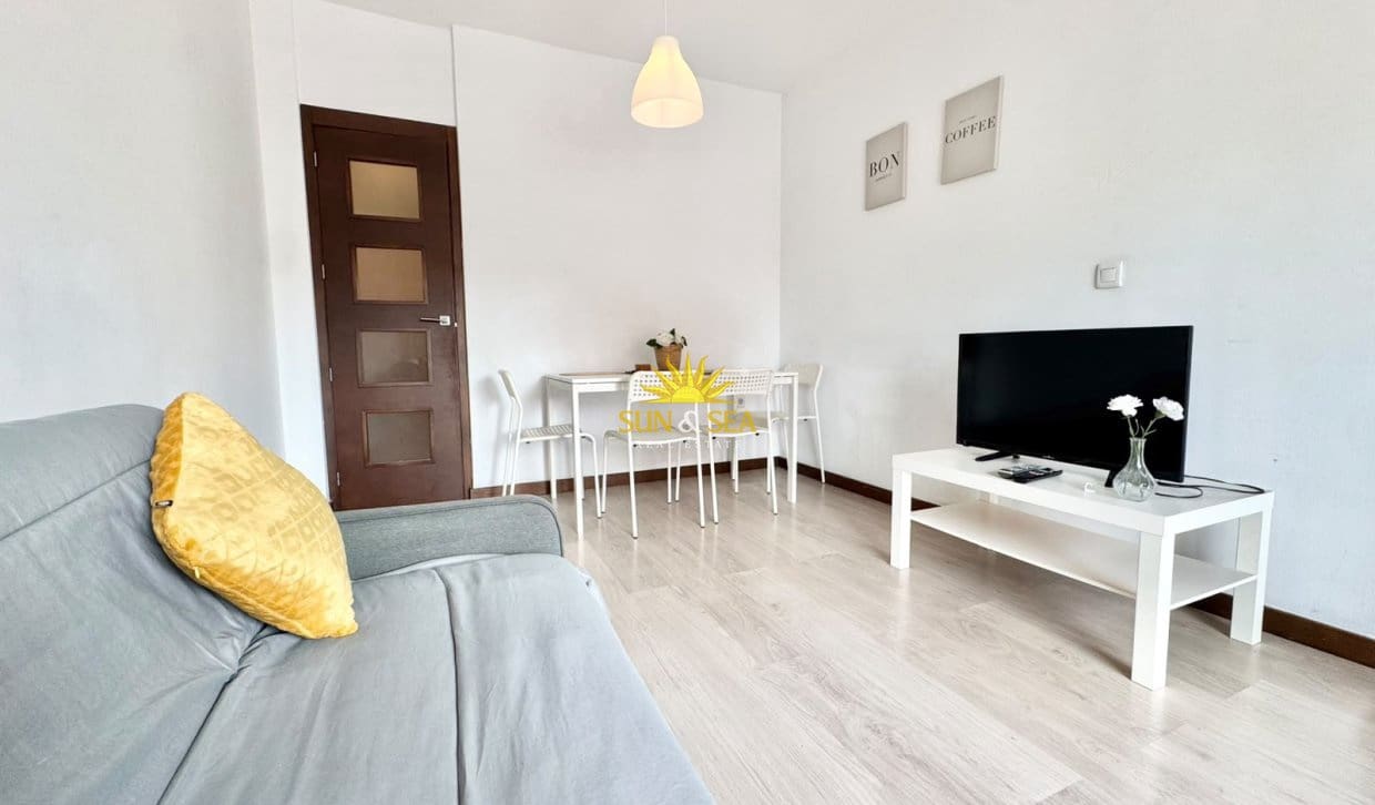 1 soverom Leilighet til leie i Torrevieja med garasje - € 700 (Ref: 10057652)