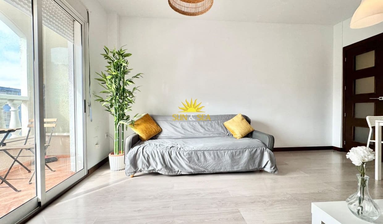 1 soverom Leilighet til leie i Torrevieja med garasje - € 700 (Ref: 10057652)