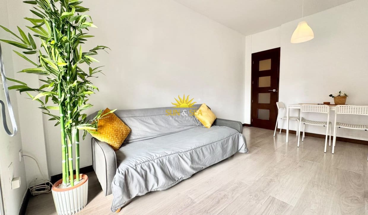 1 soverom Leilighet til leie i Torrevieja med garasje - € 700 (Ref: 10057652)