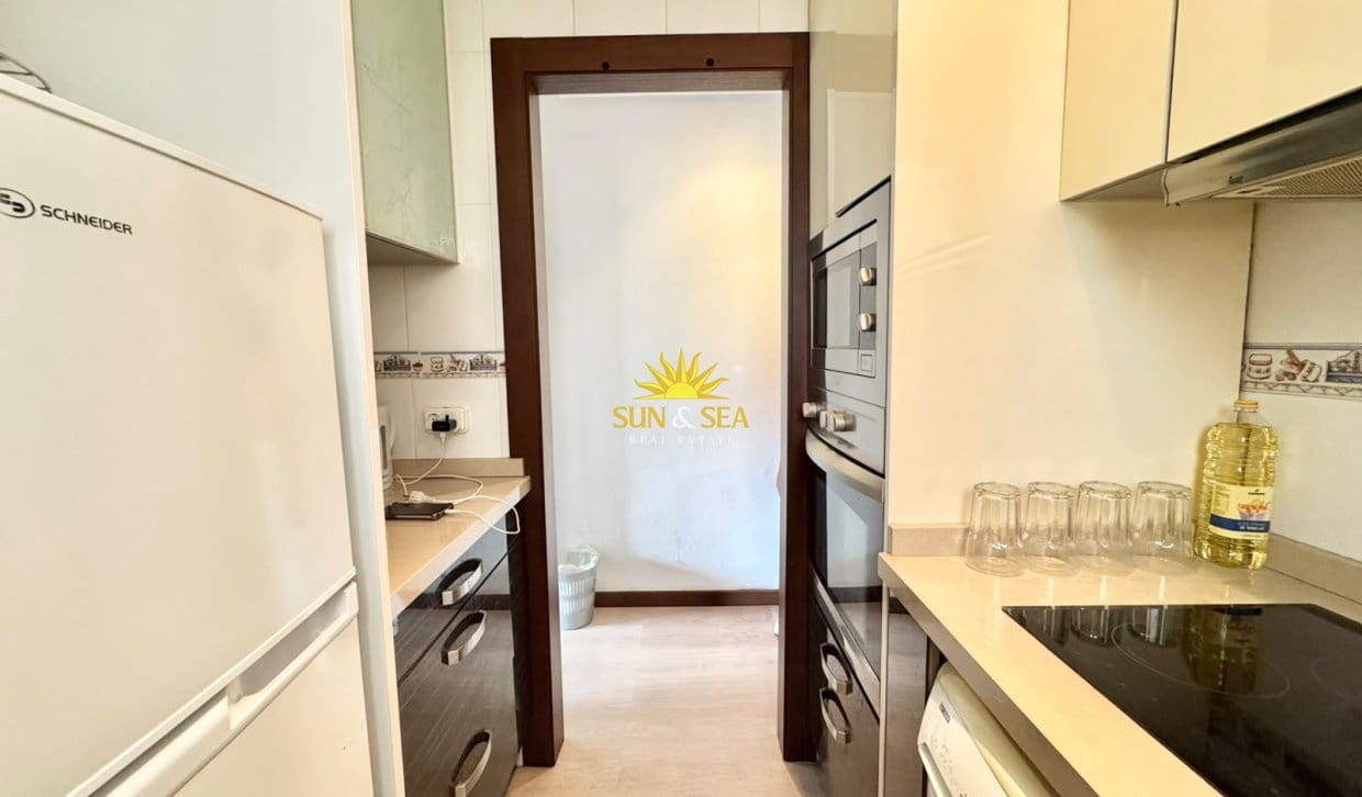 1 soverom Leilighet til leie i Torrevieja med garasje - € 700 (Ref: 10057652)