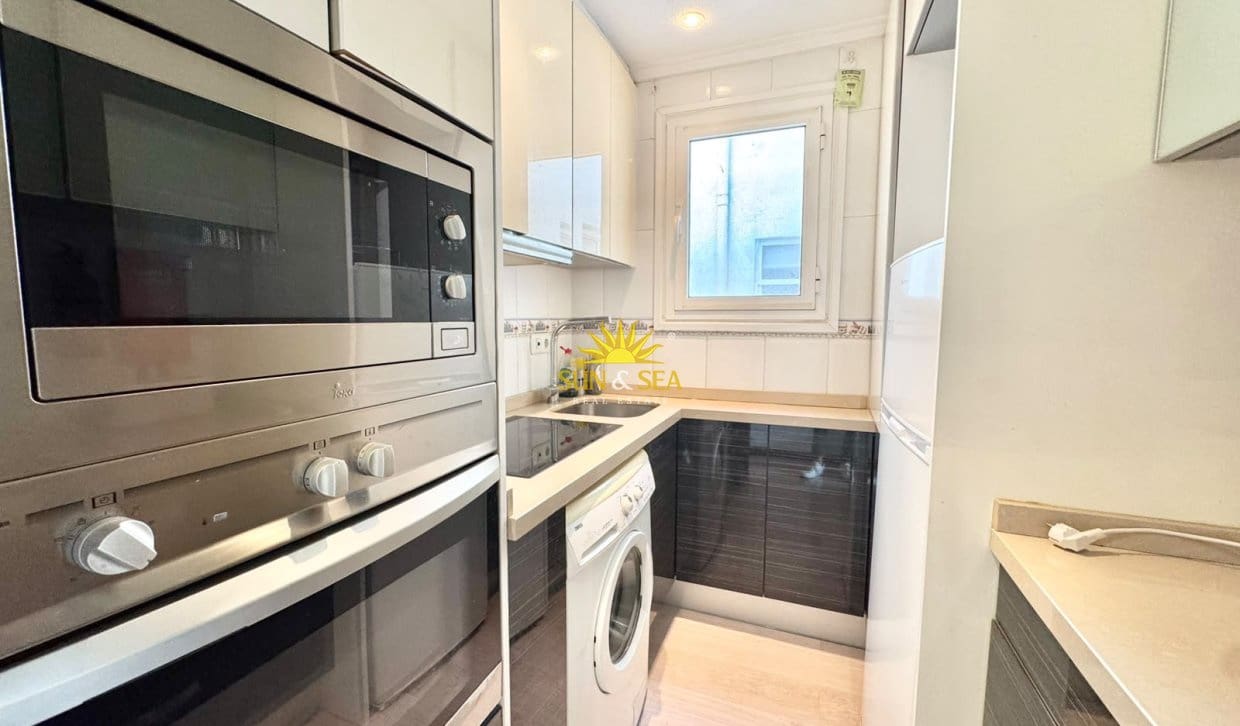 1 soverom Leilighet til leie i Torrevieja med garasje - € 700 (Ref: 10057652)