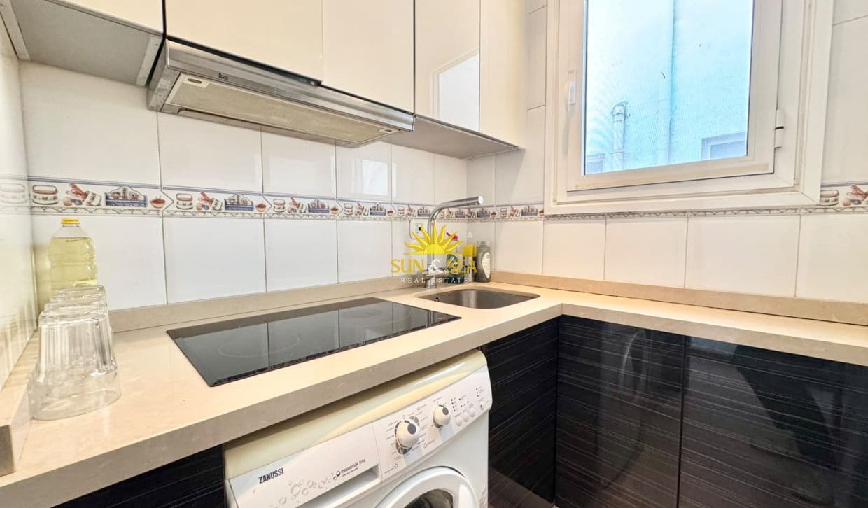 1 soverom Leilighet til leie i Torrevieja med garasje - € 700 (Ref: 10057652)