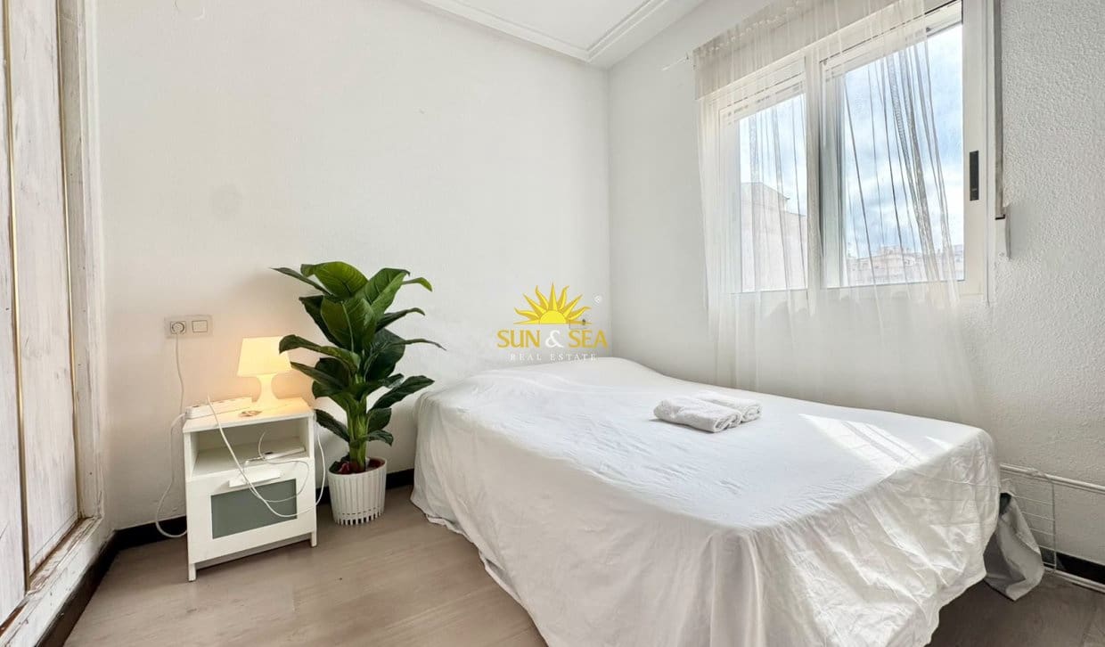 1 soverom Leilighet til leie i Torrevieja med garasje - € 700 (Ref: 10057652)