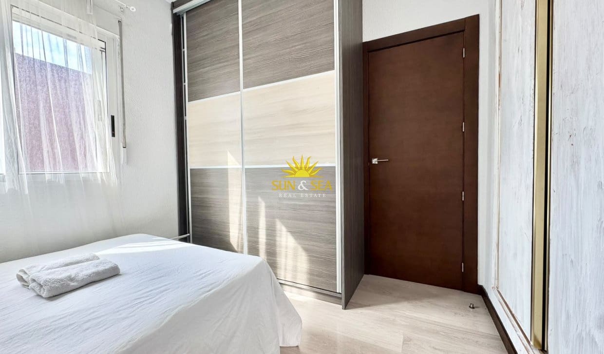 1 soverom Leilighet til leie i Torrevieja med garasje - € 700 (Ref: 10057652)