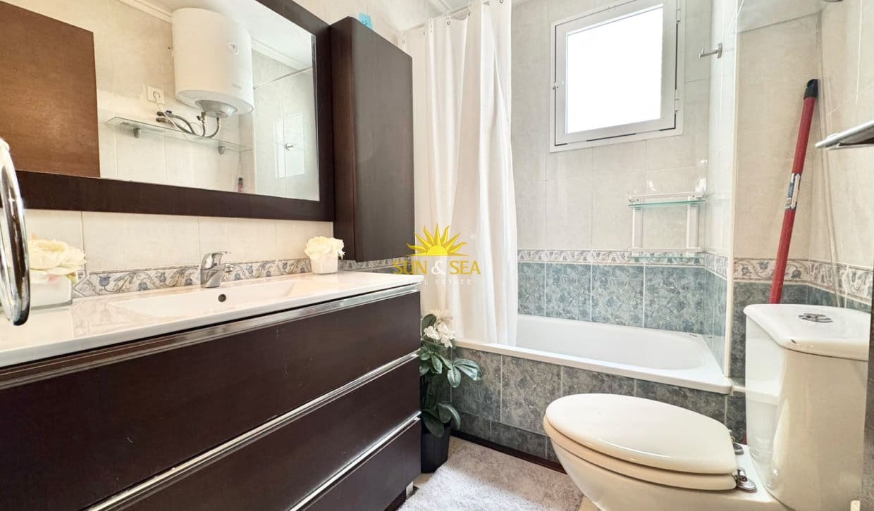 1 soverom Leilighet til leie i Torrevieja med garasje - € 700 (Ref: 10057652)