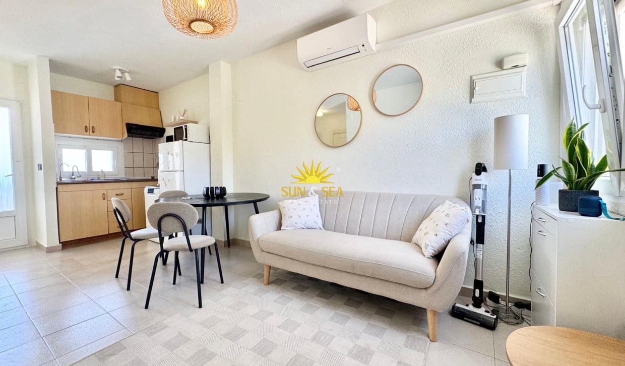 2 Zimmer Haus zu vermieten in Torrevieja - 800 € (Ref: 10060644)
