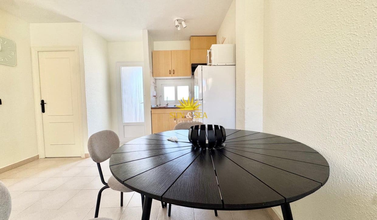 2 Zimmer Haus zu vermieten in Torrevieja - 800 € (Ref: 10060644)