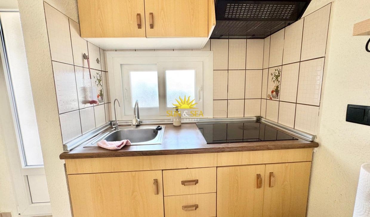 2 Zimmer Haus zu vermieten in Torrevieja - 800 € (Ref: 10060644)
