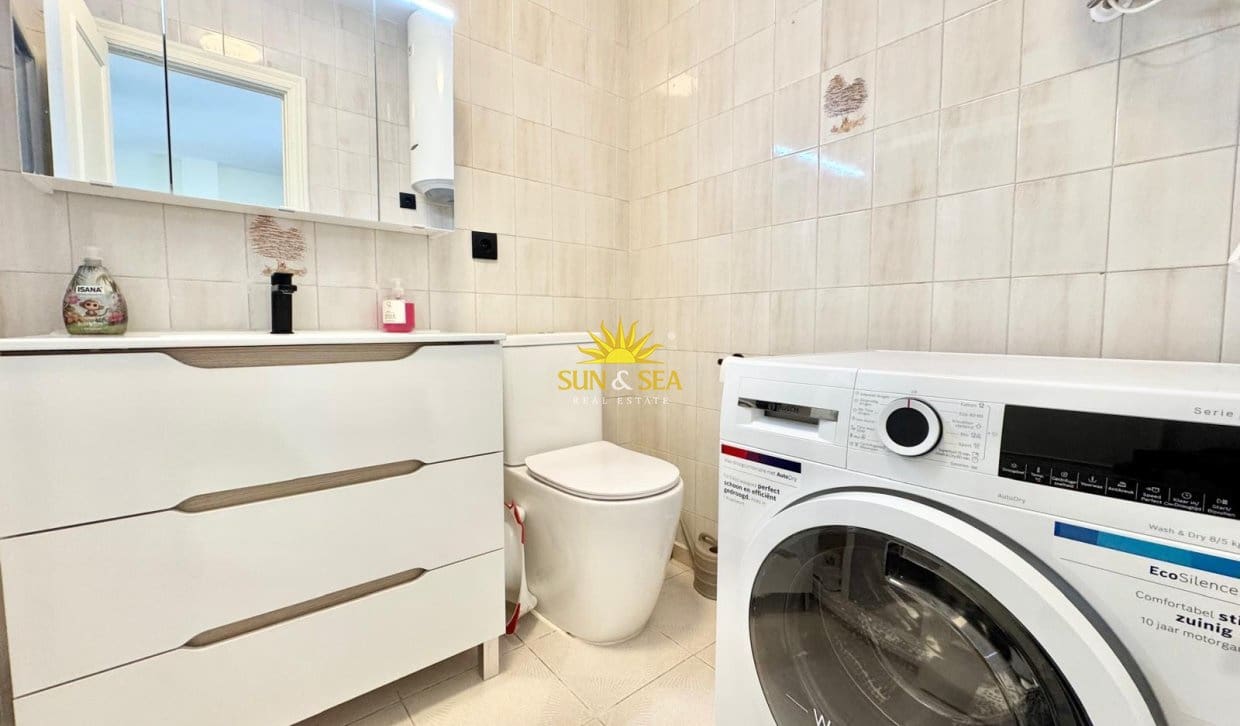 2 Zimmer Haus zu vermieten in Torrevieja - 800 € (Ref: 10060644)