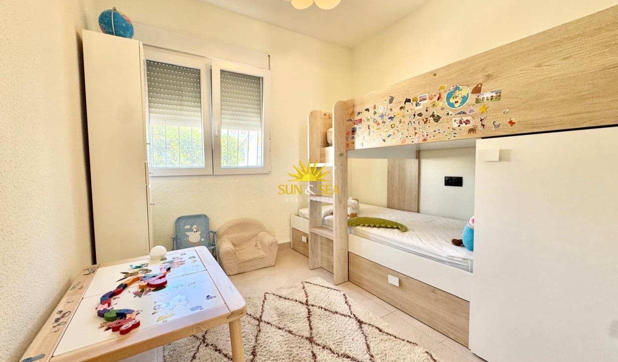 2 Zimmer Haus zu vermieten in Torrevieja - 800 € (Ref: 10060644)