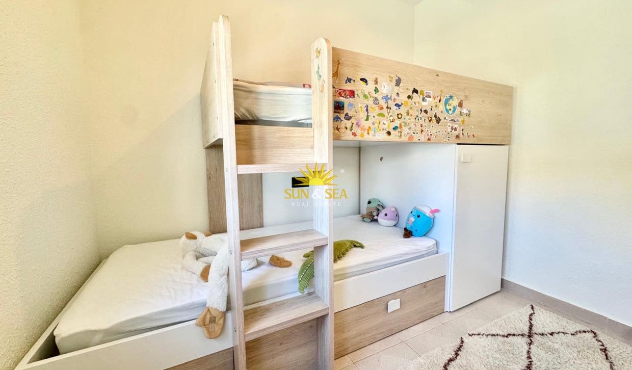 2 Zimmer Haus zu vermieten in Torrevieja - 800 € (Ref: 10060644)