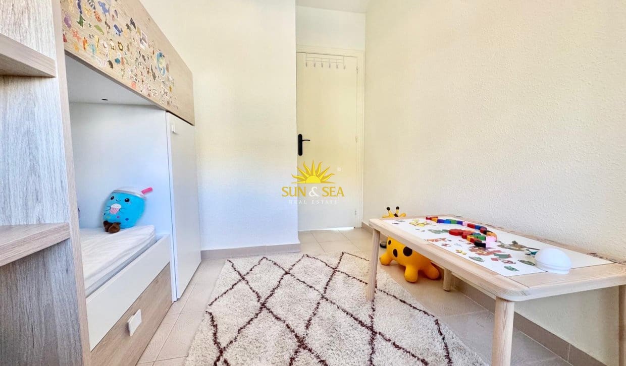 2 Zimmer Haus zu vermieten in Torrevieja - 800 € (Ref: 10060644)