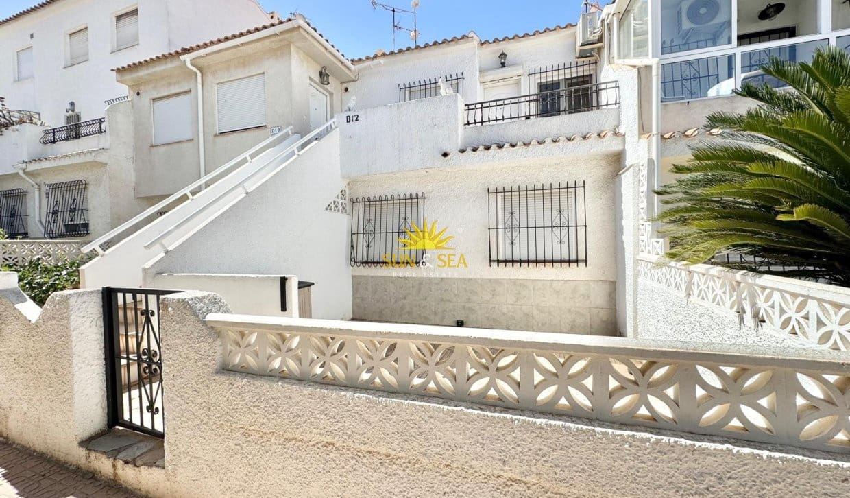 2 Zimmer Haus zu vermieten in Torrevieja - 800 € (Ref: 10060644)