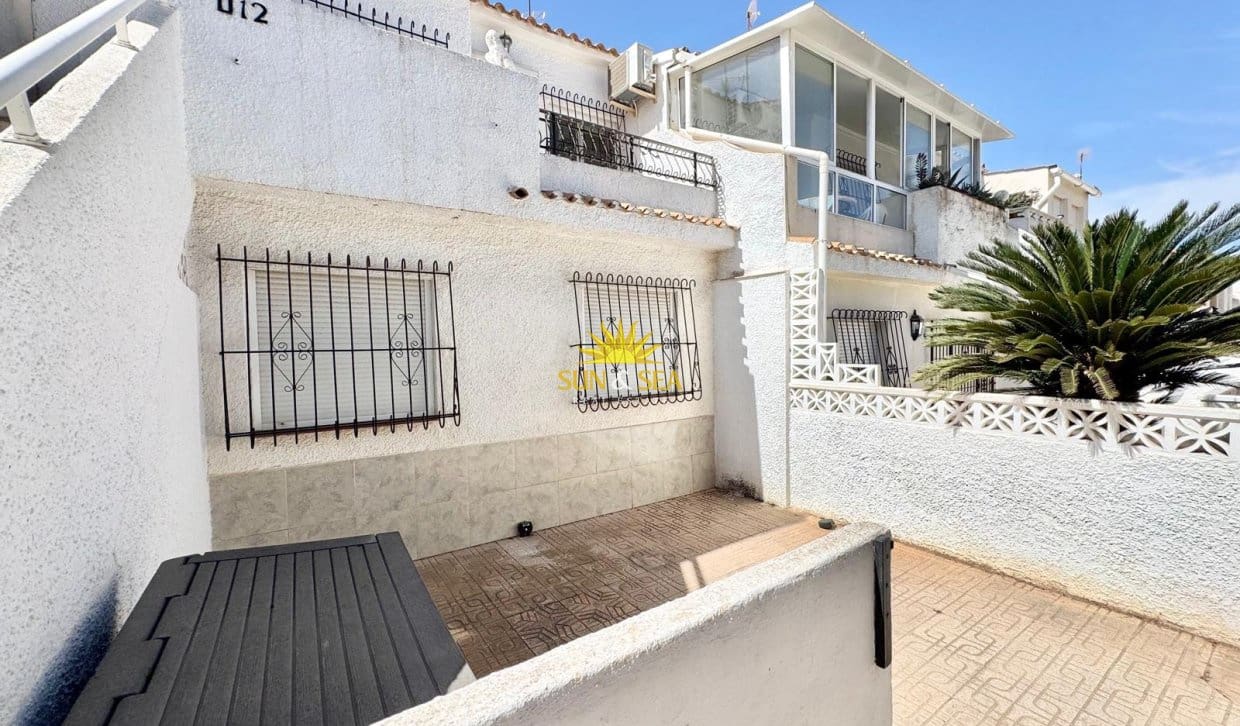 2 Zimmer Haus zu vermieten in Torrevieja - 800 € (Ref: 10060644)