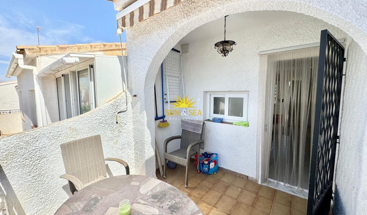 2 Zimmer Haus zu vermieten in Torrevieja - 800 € (Ref: 10060644)