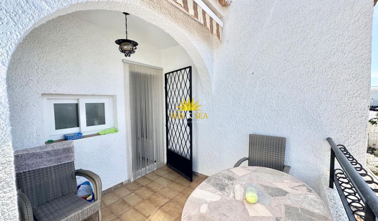 2 Zimmer Haus zu vermieten in Torrevieja - 800 € (Ref: 10060644)