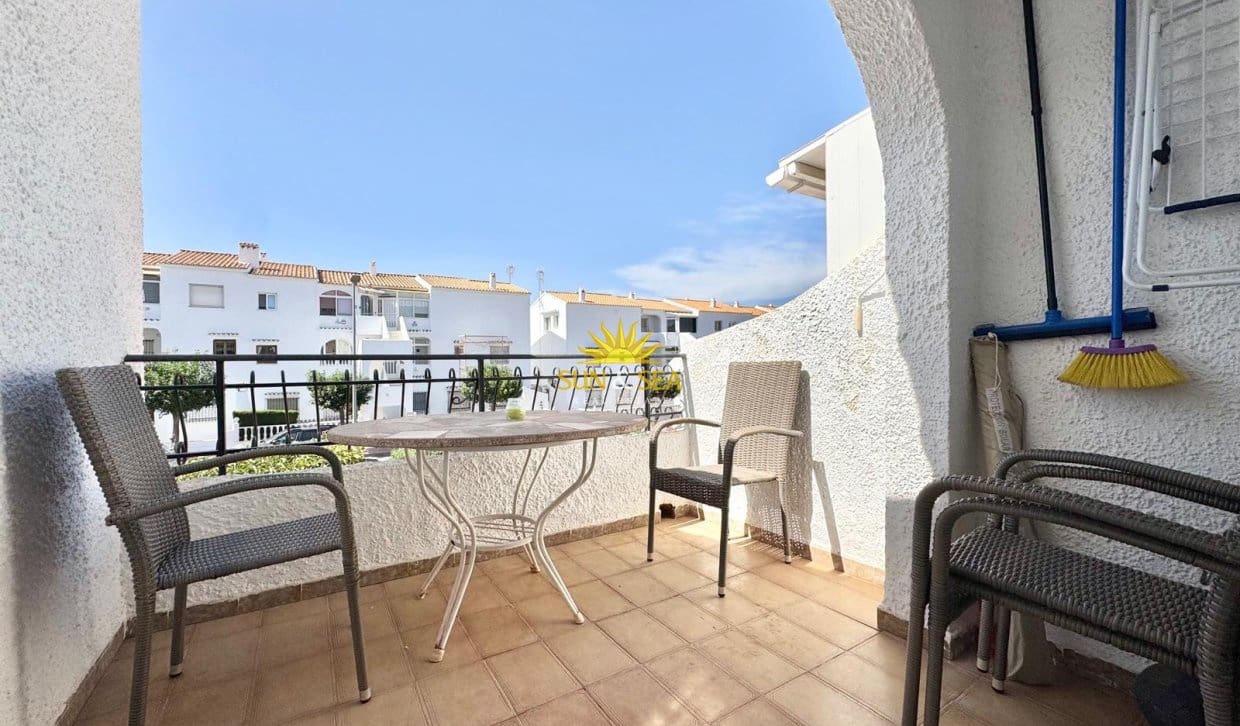 2 Zimmer Haus zu vermieten in Torrevieja - 800 € (Ref: 10060644)