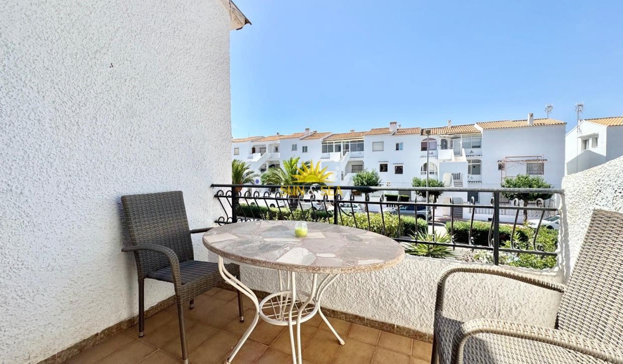 2 Zimmer Haus zu vermieten in Torrevieja - 800 € (Ref: 10060644)