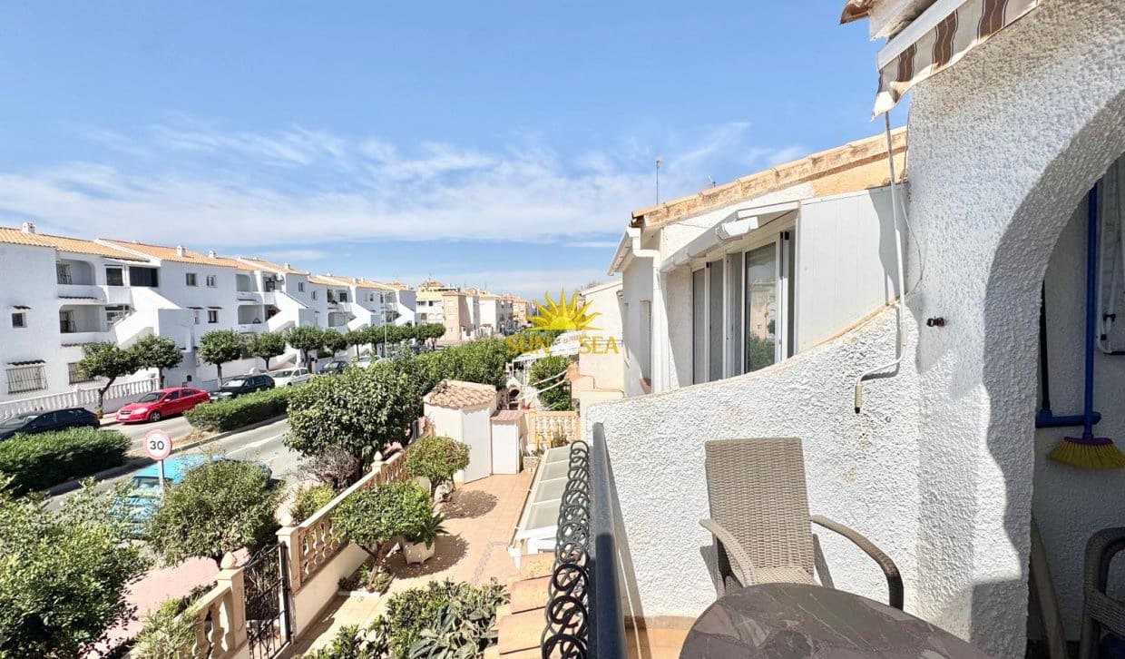 2 Zimmer Haus zu vermieten in Torrevieja - 800 € (Ref: 10060644)