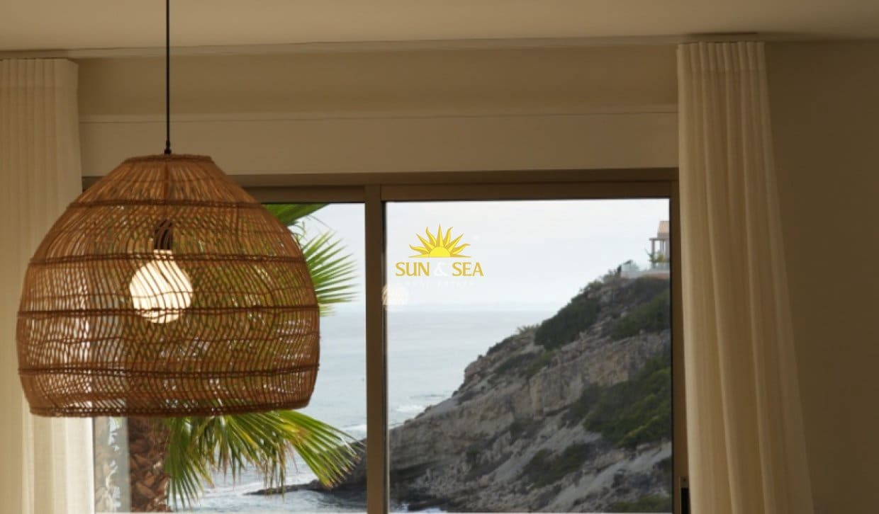 4 sypialnia Willa na kwatery wakacyjne w El Campello z basenem garażem - 2 400 € (Ref: 10060645)