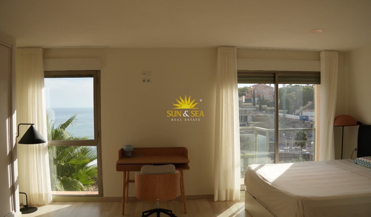 4 sypialnia Willa na kwatery wakacyjne w El Campello z basenem garażem - 2 400 € (Ref: 10060645)
