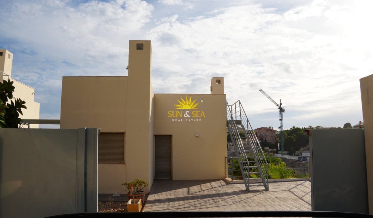 4 sypialnia Willa na kwatery wakacyjne w El Campello z basenem garażem - 2 400 € (Ref: 10060645)