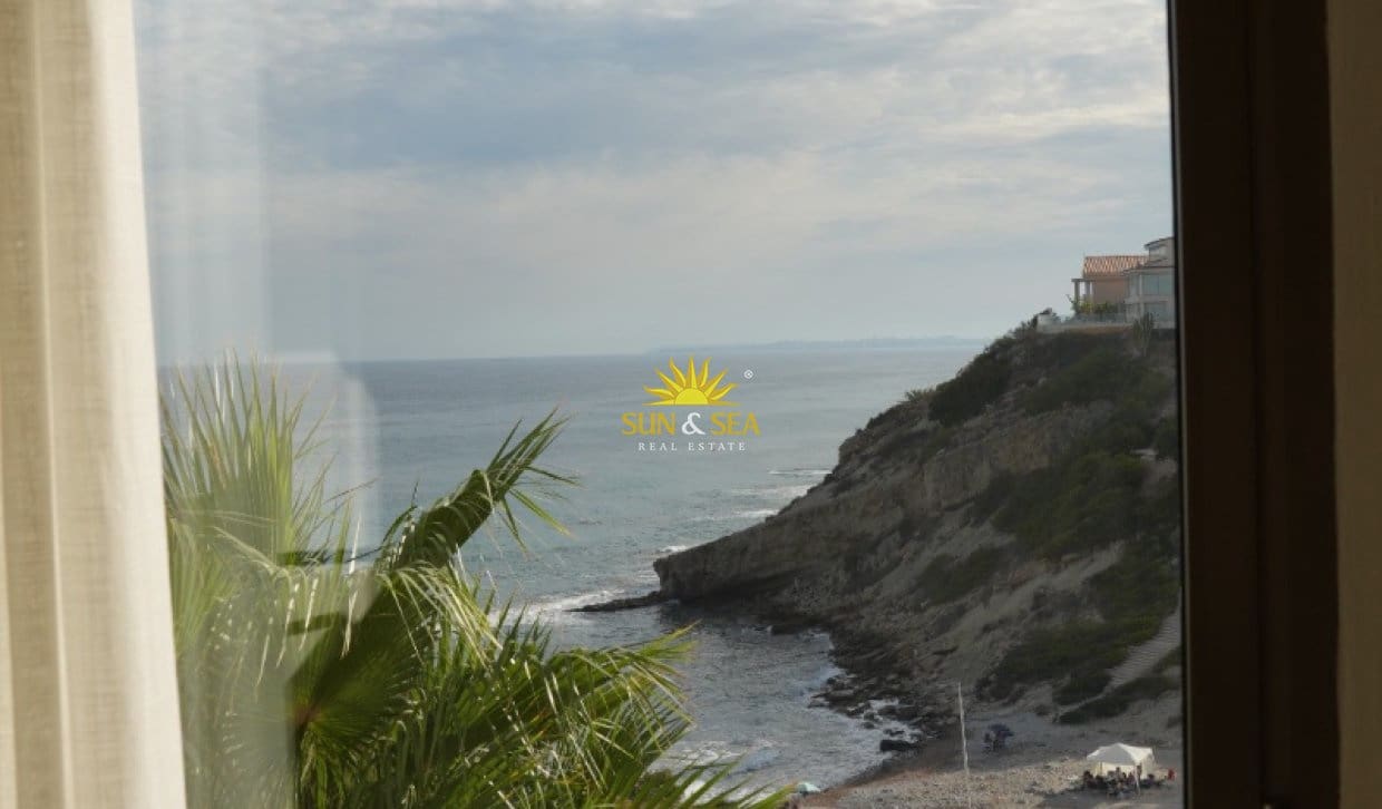 4 sypialnia Willa na kwatery wakacyjne w El Campello z basenem garażem - 2 400 € (Ref: 10060645)