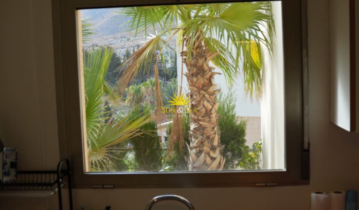 4 sypialnia Willa na kwatery wakacyjne w El Campello z basenem garażem - 2 400 € (Ref: 10060645)