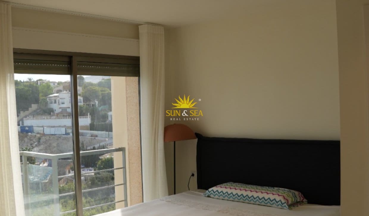 4 sypialnia Willa na kwatery wakacyjne w El Campello z basenem garażem - 2 400 € (Ref: 10060645)