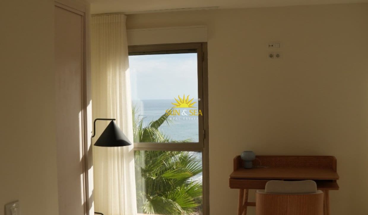 4 sypialnia Willa na kwatery wakacyjne w El Campello z basenem garażem - 2 400 € (Ref: 10060645)