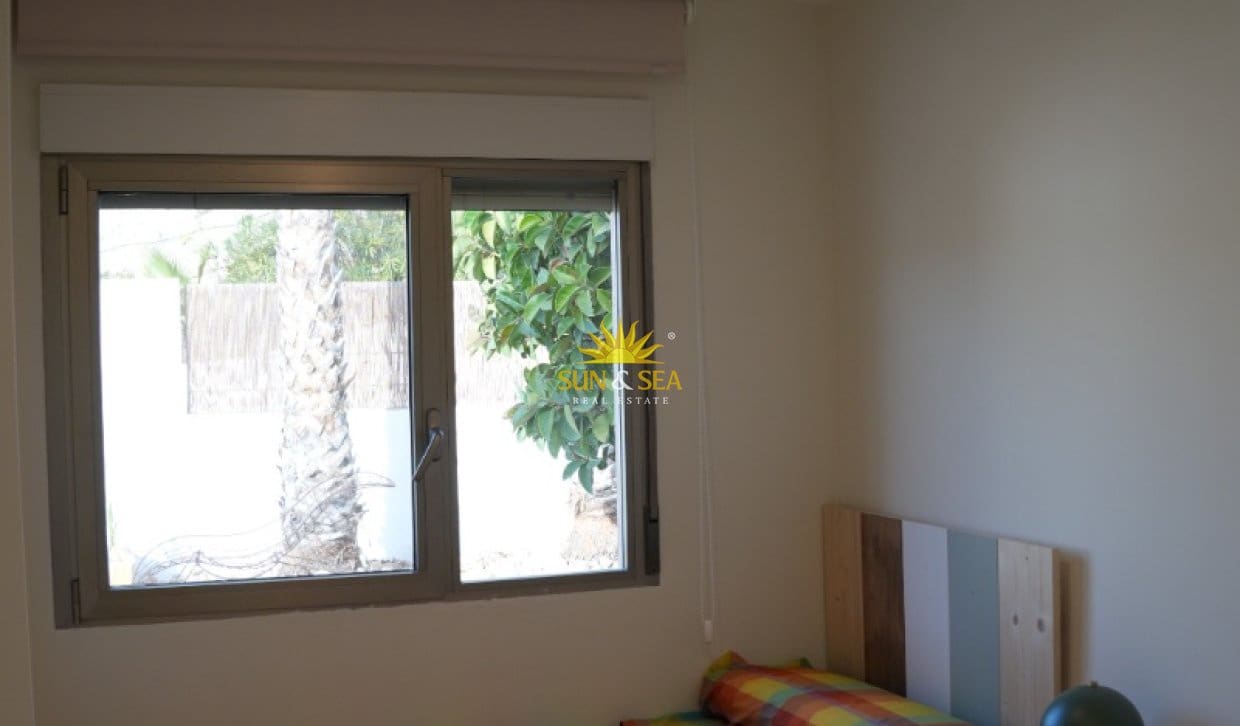 4 sypialnia Willa na kwatery wakacyjne w El Campello z basenem garażem - 2 400 € (Ref: 10060645)