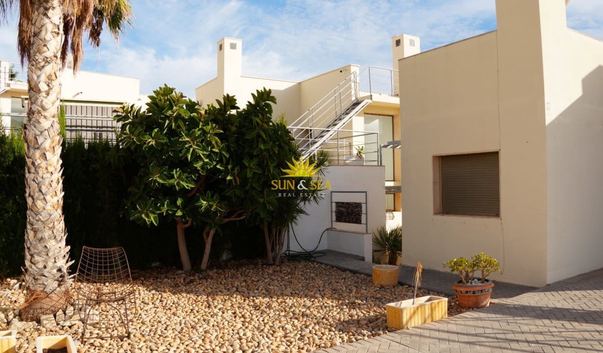 4 sypialnia Willa na kwatery wakacyjne w El Campello z basenem garażem - 2 400 € (Ref: 10060645)