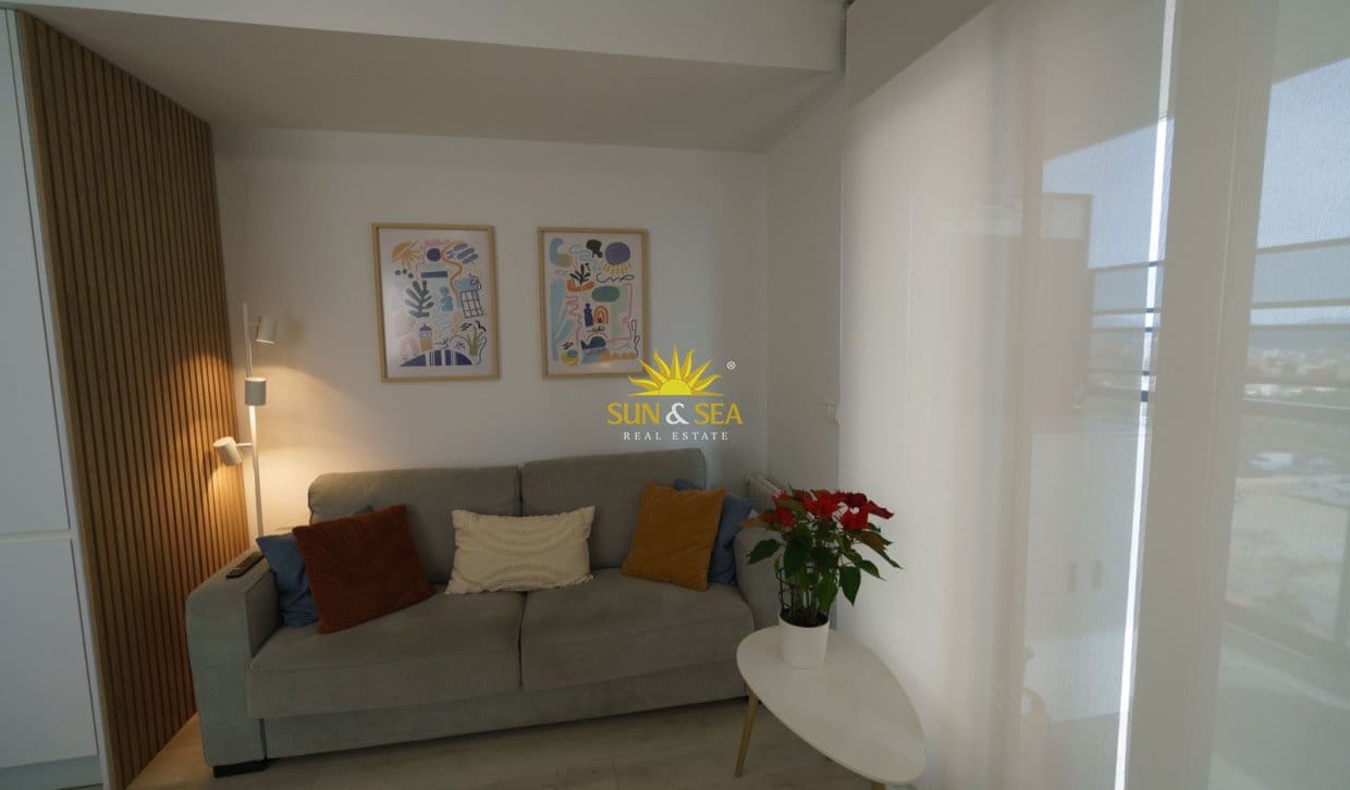 1 slaapkamer Appartement te huur in El Campello met zwembad garage - € 950 (Ref: 10060646)