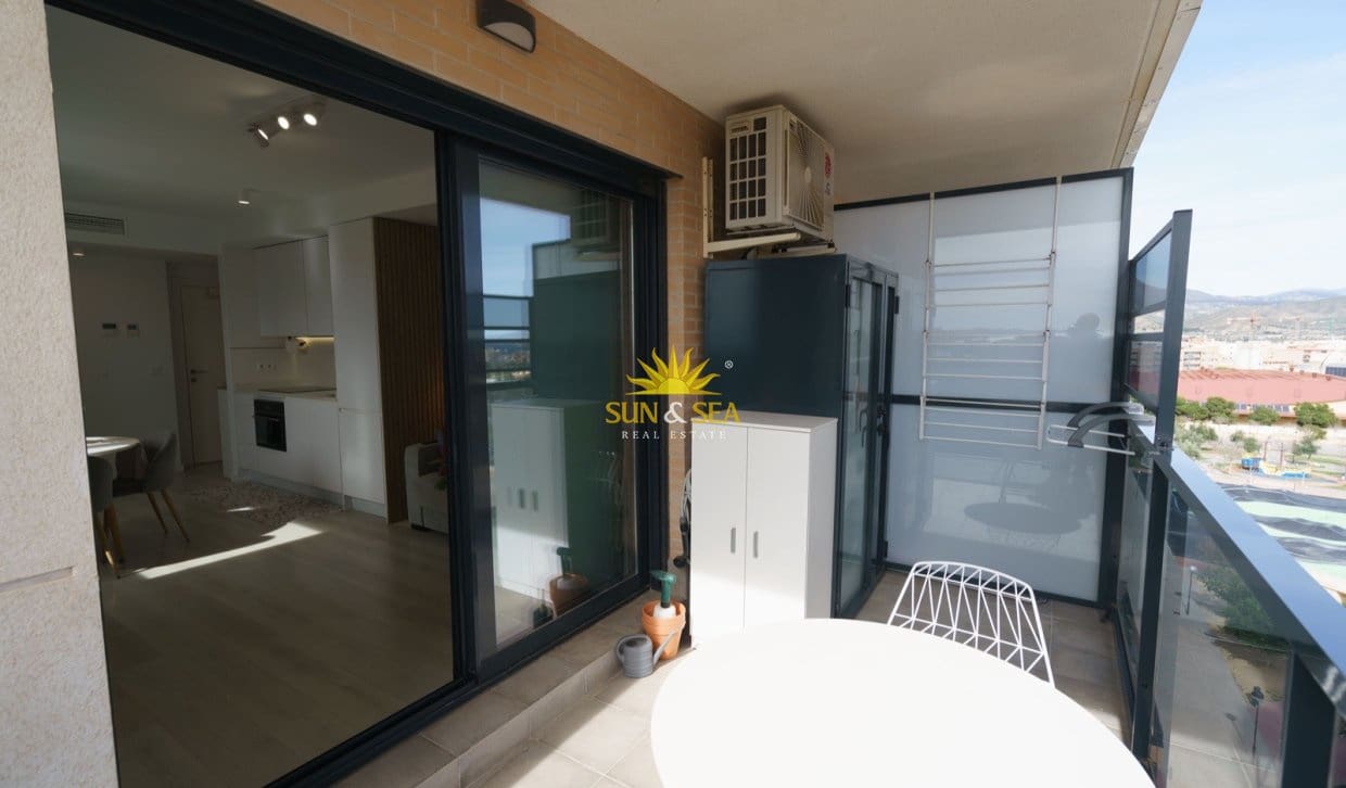 1 slaapkamer Appartement te huur in El Campello met zwembad garage - € 950 (Ref: 10060646)