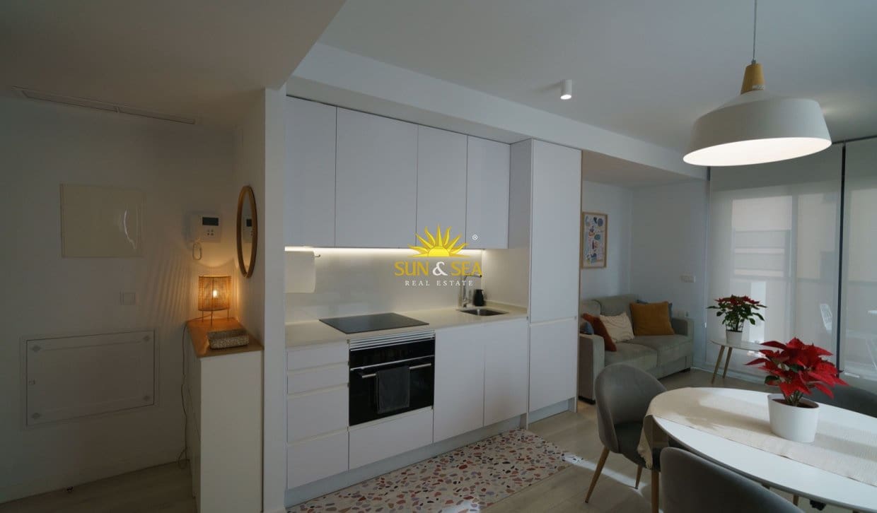 1 slaapkamer Appartement te huur in El Campello met zwembad garage - € 950 (Ref: 10060646)