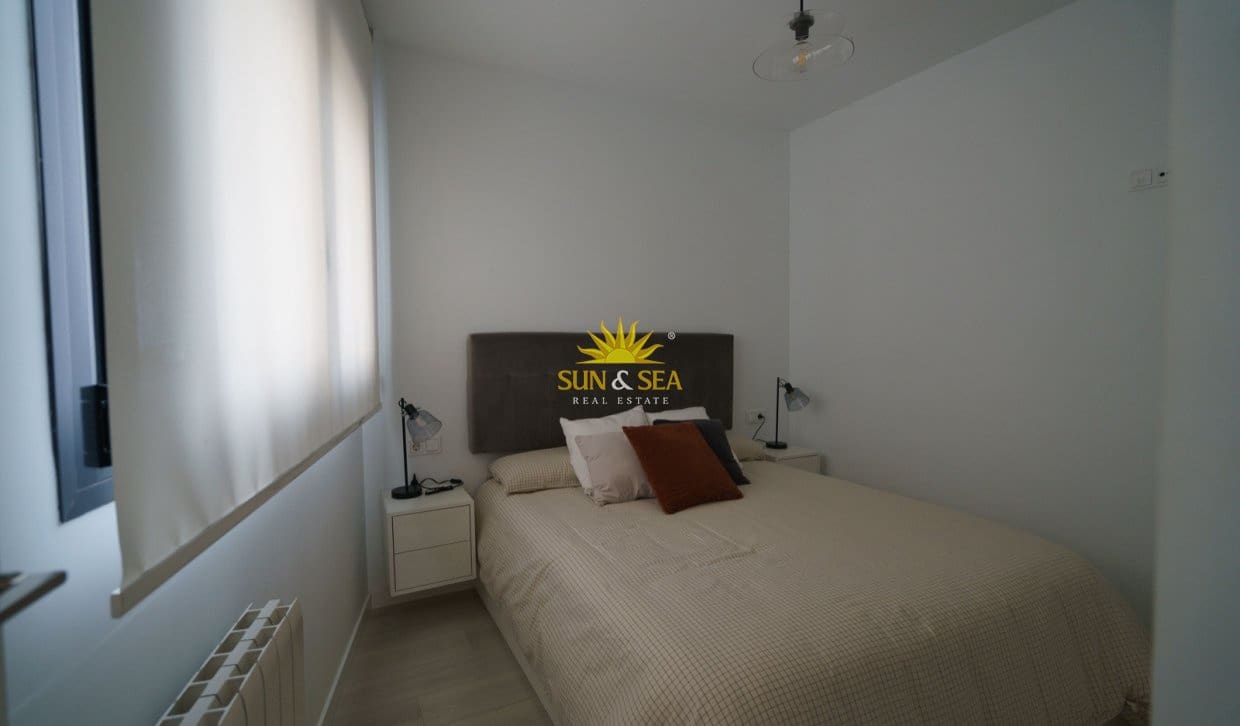 1 slaapkamer Appartement te huur in El Campello met zwembad garage - € 950 (Ref: 10060646)