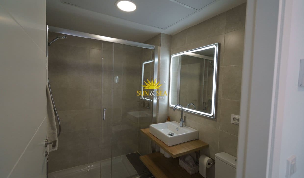 1 slaapkamer Appartement te huur in El Campello met zwembad garage - € 950 (Ref: 10060646)