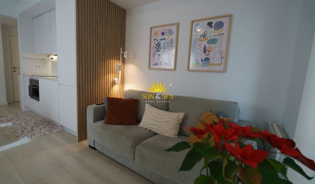 1 slaapkamer Appartement te huur in El Campello met zwembad garage - € 950 (Ref: 10060646)