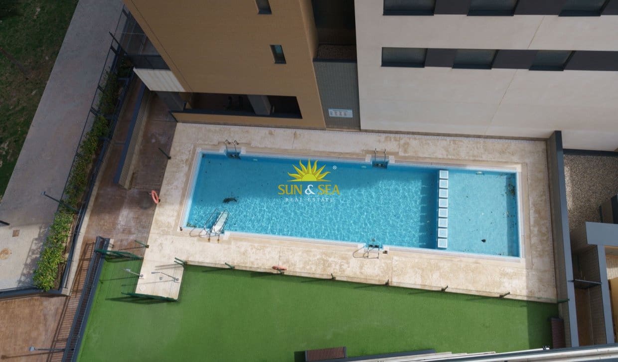 1 slaapkamer Appartement te huur in El Campello met zwembad garage - € 950 (Ref: 10060646)