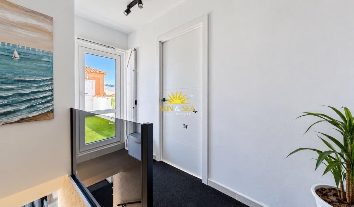 3 sypialnia Dom na sprzedaż w Torrevieja z basenem garażem - 199 000 € (Ref: 10060647)