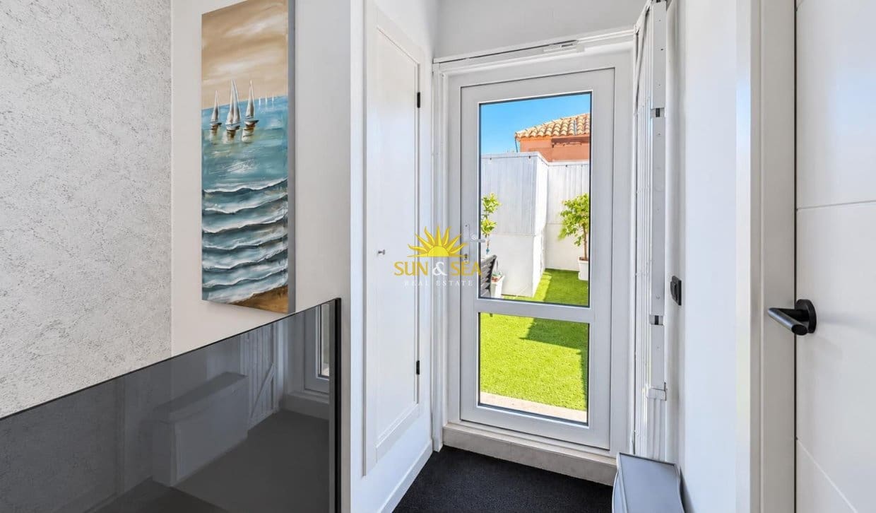 3 sypialnia Dom na sprzedaż w Torrevieja z basenem garażem - 199 000 € (Ref: 10060647)